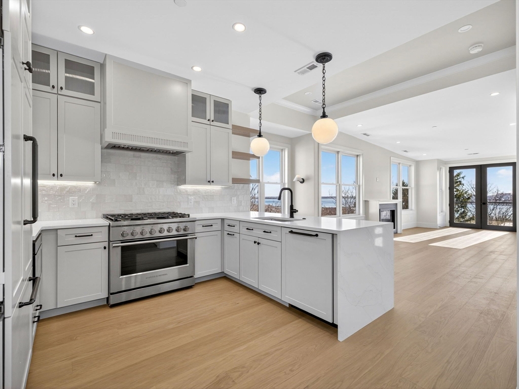 427 E 6th St, Boston, Massachusetts, 2 Bedrooms Bedrooms, 5 Rooms Rooms,3 BathroomsBathrooms,Residential,For Sale,E 6th St,73462329