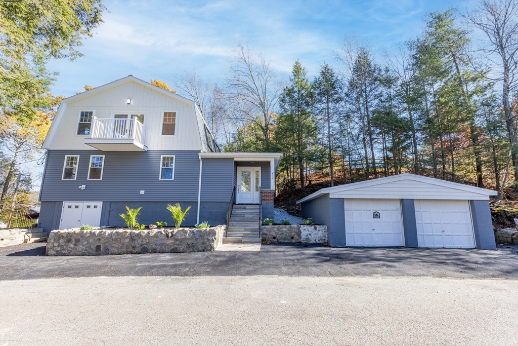232 Lake Dr, Hamilton, Massachusetts, 3 Bedrooms Bedrooms, 7 Rooms Rooms,3 BathroomsBathrooms,Residential,For Sale,Lake Dr,73467113