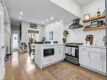 215 Maverick, Boston, Massachusetts, 2 Bedrooms Bedrooms, 5 Rooms Rooms,2 BathroomsBathrooms,Residential,For Sale,Maverick,73466411
