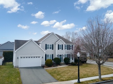 9 Apple Tree Ln, New Bedford, Massachusetts, 3 Bedrooms Bedrooms, 7 Rooms Rooms,2.5 BathroomsBathrooms,Residential,For Sale,Apple Tree Ln,73489262