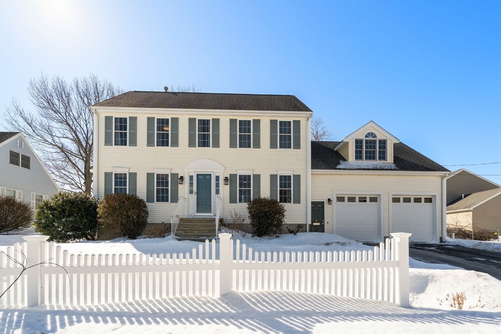 9 Davids Island Rd, Weymouth, Massachusetts, 4 Bedrooms Bedrooms, 6 Rooms Rooms,2.5 BathroomsBathrooms,Residential,For Sale,Davids Island Rd,73482266