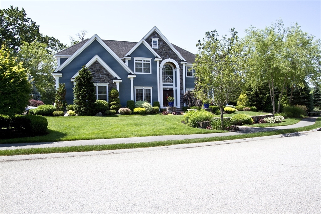 10 Woodbury Ln, Middleton, Massachusetts, 4 Bedrooms Bedrooms, 11 Rooms Rooms,5 BathroomsBathrooms,Residential,For Sale,Woodbury Ln,73502242