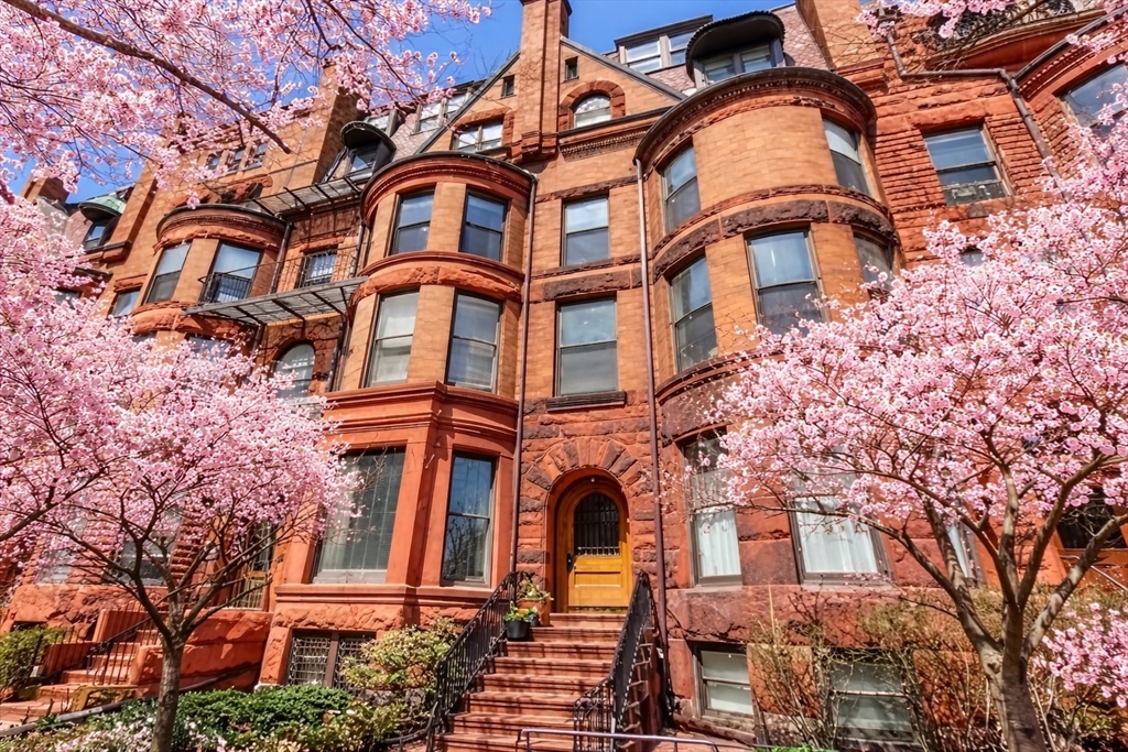 19 Bay State Road, Boston, Massachusetts, 2 Bedrooms Bedrooms, 5 Rooms Rooms,2 BathroomsBathrooms,Residential,For Sale,Bay State Road,73502149