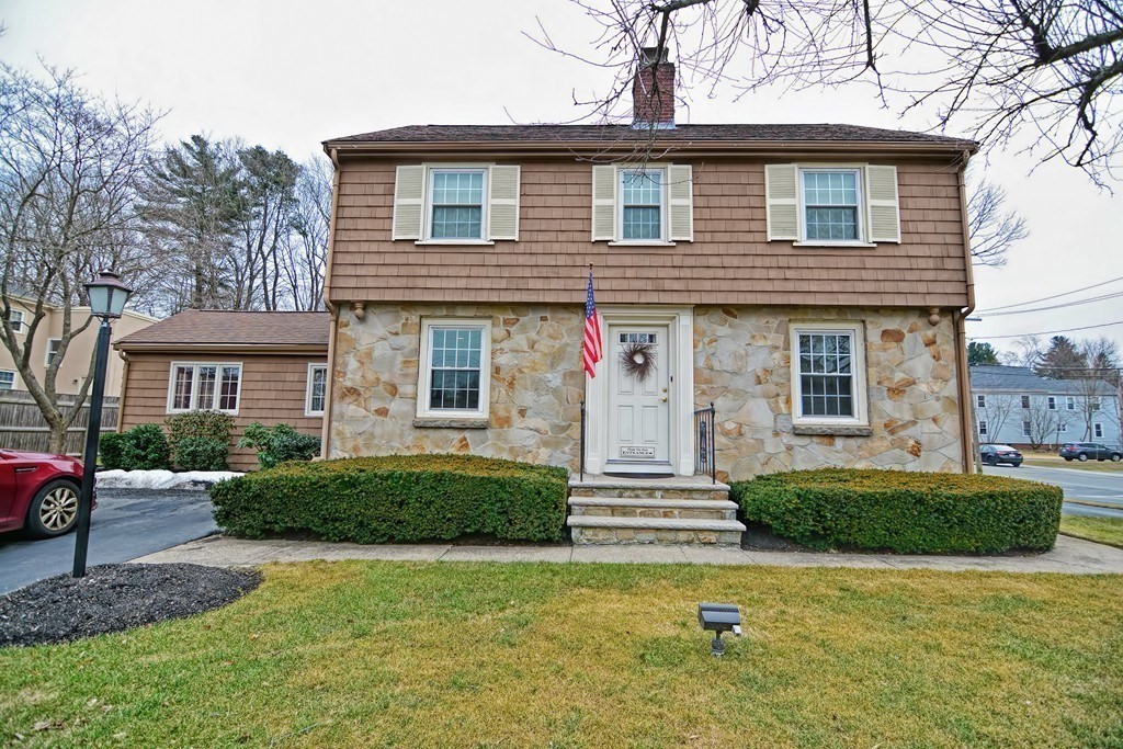 1068 Main, Walpole, Massachusetts, 2 Bedrooms Bedrooms, 4 Rooms Rooms,1 BathroomBathrooms,Residential Lease,For Rent,Main,73502269