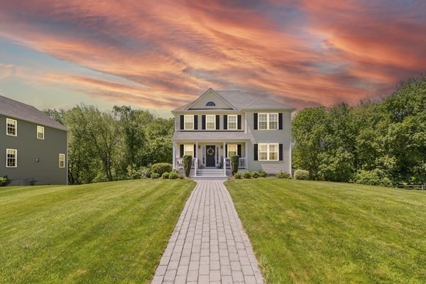 14 Evelyn Way, Seekonk, Massachusetts, 3 Bedrooms Bedrooms, 5 Rooms Rooms,2.5 BathroomsBathrooms,Residential,For Sale,Evelyn Way,73502319