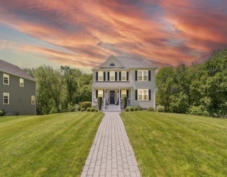 14 Evelyn Way, Seekonk, Massachusetts, 3 Bedrooms Bedrooms, 5 Rooms Rooms,2.5 BathroomsBathrooms,Residential,For Sale,Evelyn Way,73502319