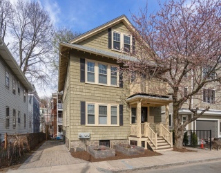 34 Roseway St., Boston, Massachusetts, 5 Bedrooms Bedrooms, 11 Rooms Rooms,2 BathroomsBathrooms,Residential Income,For Sale,Roseway St.,73502321