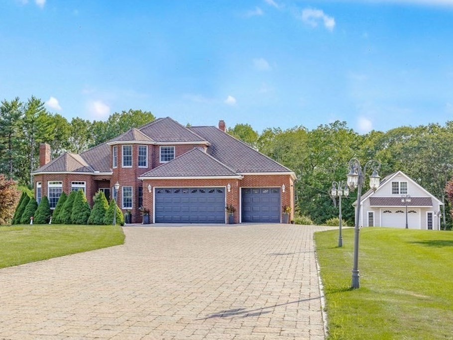 114 Upper Gore Rd, Webster, Massachusetts, 4 Bedrooms Bedrooms, 12 Rooms Rooms,4 BathroomsBathrooms,Residential,For Sale,Upper Gore Rd,73502090