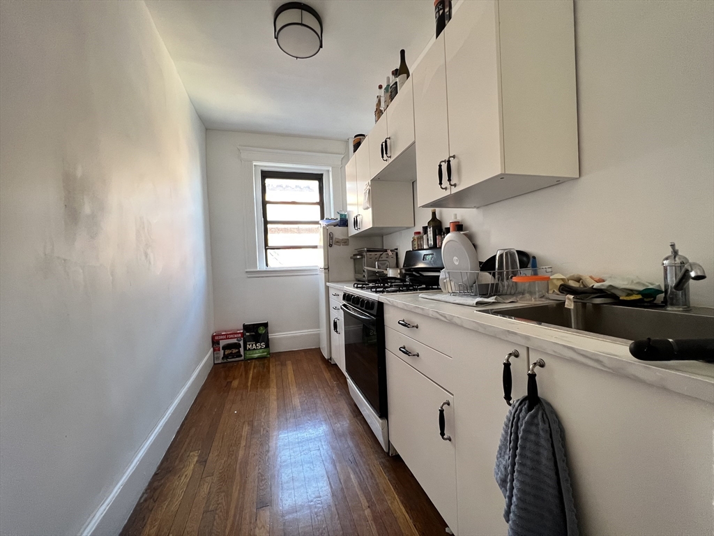 1254 Commonwealth Ave, Boston, Massachusetts, 2 Bedrooms Bedrooms, 4 Rooms Rooms,1 BathroomBathrooms,Residential Lease,For Rent,Commonwealth Ave,73502115