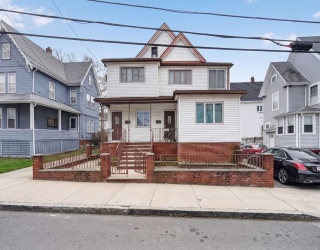 139-141 Bradford St, Everett, Massachusetts, 5 Bedrooms Bedrooms, 13 Rooms Rooms,2 BathroomsBathrooms,Residential Income,For Sale,Bradford St,73502173