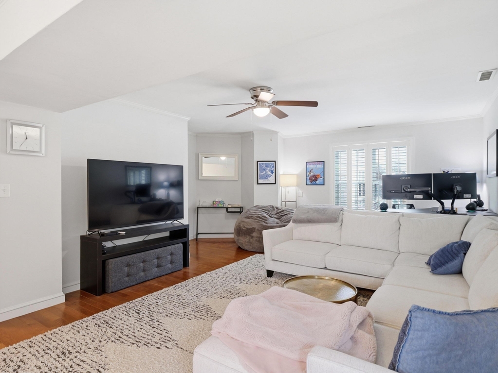 25 Stock St, Boston, Massachusetts, 2 Bedrooms Bedrooms, 7 Rooms Rooms,1.5 BathroomsBathrooms,Residential Lease,For Rent,Stock St,73502485