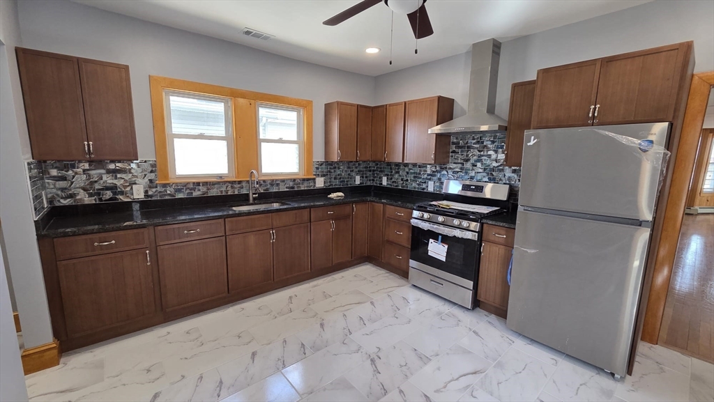 63 Carroll St, Chelsea, Massachusetts, 4 Bedrooms Bedrooms, 5 Rooms Rooms,1.5 BathroomsBathrooms,Residential Lease,For Rent,Carroll St,73502500