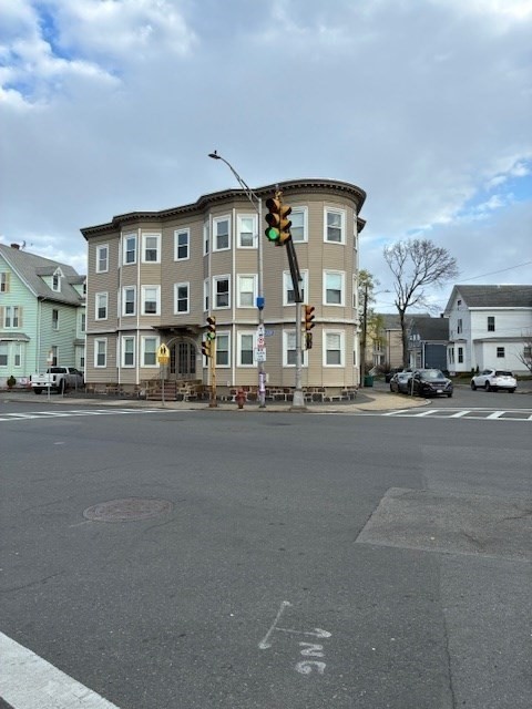180 Lewis St, Lynn, Massachusetts, 1 Bedroom Bedrooms, 3 Rooms Rooms,1 BathroomBathrooms,Residential Lease,For Rent,Lewis St,73502539