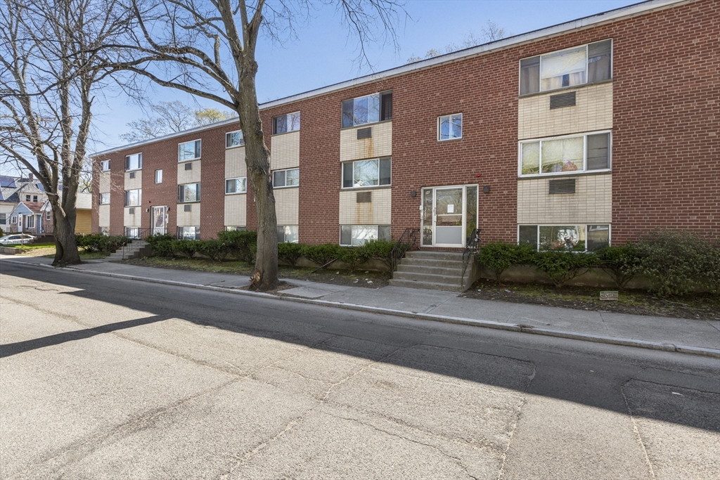 96 Itasca Street, Boston, Massachusetts, 2 Bedrooms Bedrooms, 4 Rooms Rooms,1 BathroomBathrooms,Residential,For Sale,Itasca Street,73502545