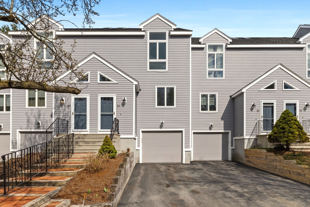 849 Boston Post Rd E, Marlborough, Massachusetts, 2 Bedrooms Bedrooms, 5 Rooms Rooms,2.5 BathroomsBathrooms,Residential,For Sale,Boston Post Rd E,73502268