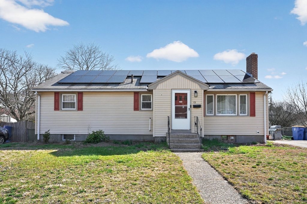 13 Mcauliffe Rd, Randolph, Massachusetts, 5 Bedrooms Bedrooms, 9 Rooms Rooms,2 BathroomsBathrooms,Residential,For Sale,Mcauliffe Rd,73502564