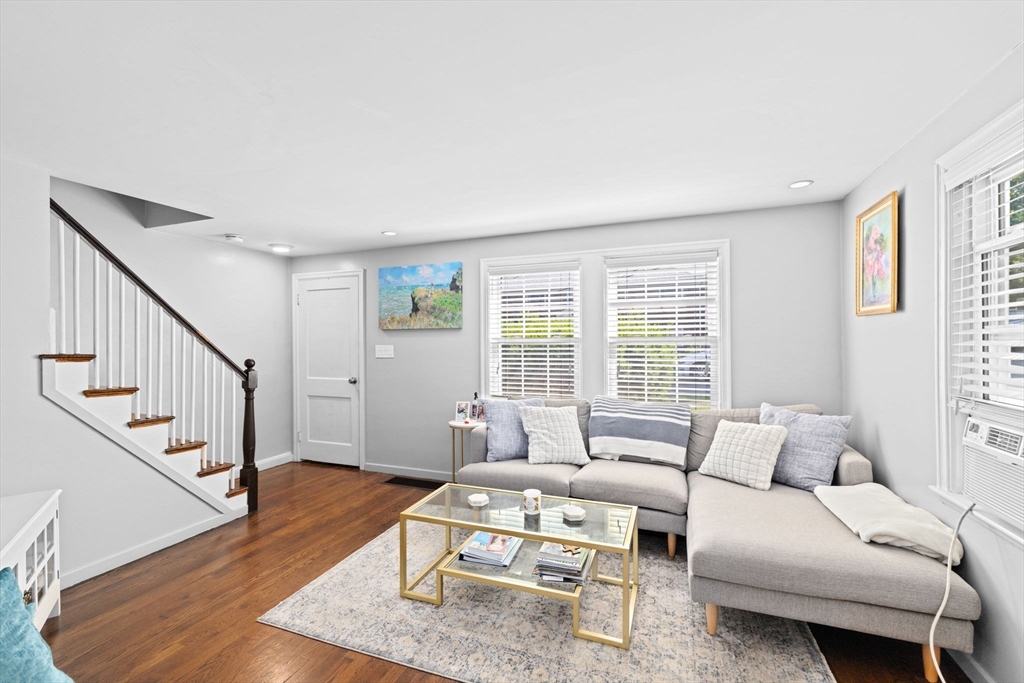 33 Bishop Rd, Quincy, Massachusetts, 2 Bedrooms Bedrooms, 4 Rooms Rooms,1 BathroomBathrooms,Residential,For Sale,Bishop Rd,73502374