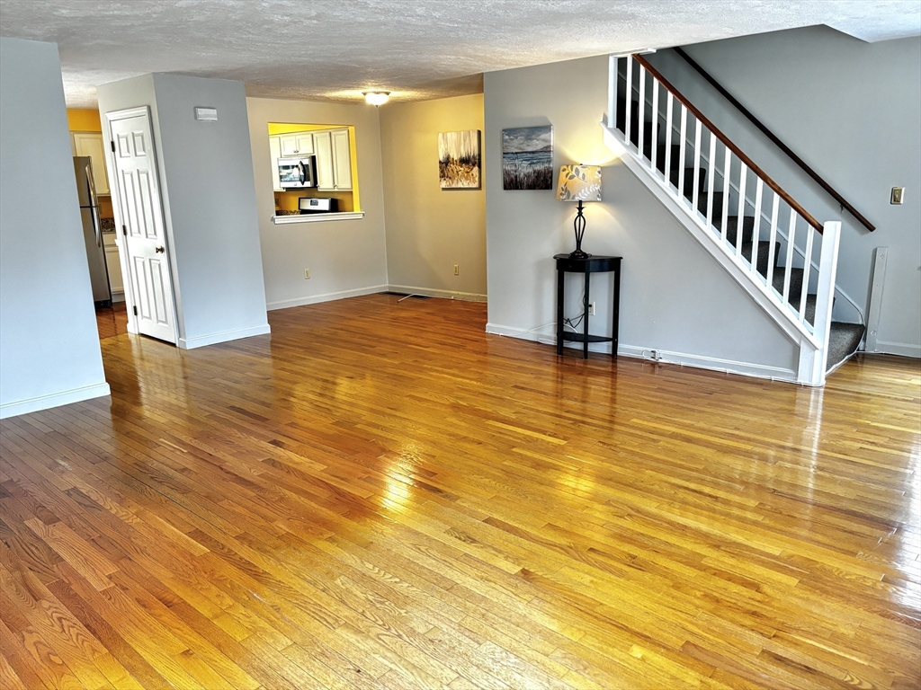 25 Reservoir Rd, Pembroke, Massachusetts, 2 Bedrooms Bedrooms, 4 Rooms Rooms,1.5 BathroomsBathrooms,Residential,For Sale,Reservoir Rd,73502270