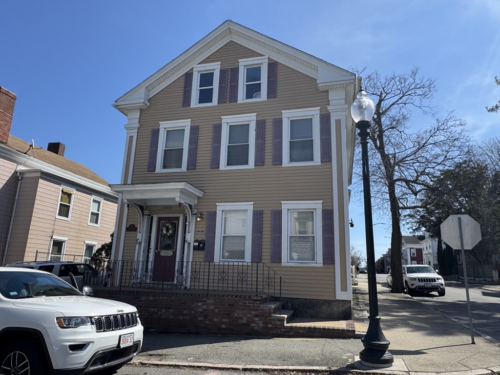202 Maxfield St., New Bedford, Massachusetts, 4 Bedrooms Bedrooms, 10 Rooms Rooms,2 BathroomsBathrooms,Residential Income,For Sale,Maxfield St.,73502573
