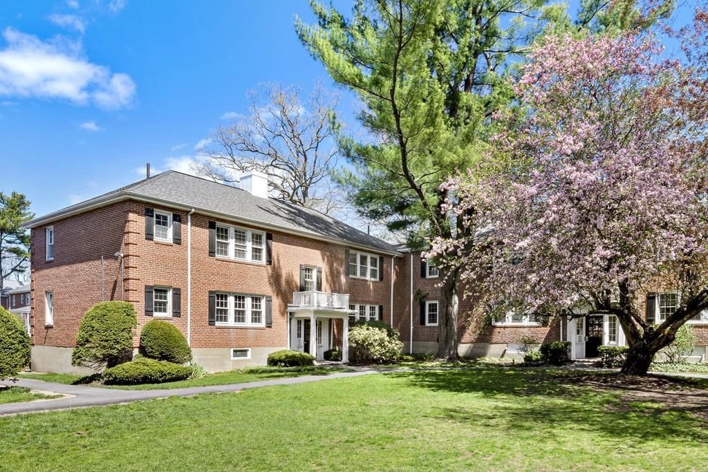 23 Hammond Pond Parkway, Newton, Massachusetts, 2 Bedrooms Bedrooms, 4 Rooms Rooms,1 BathroomBathrooms,Residential Lease,For Rent,Hammond Pond Parkway,73502581