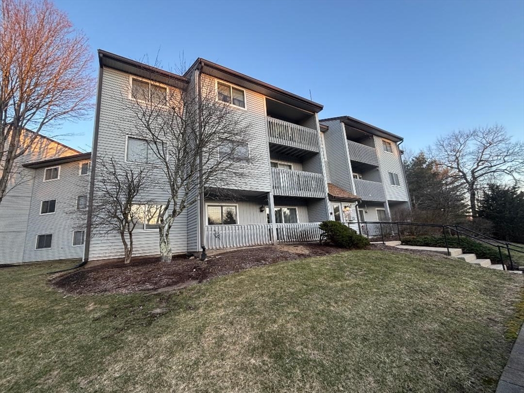 1803 Franklin Crossing Rd, Franklin, Massachusetts, 2 Bedrooms Bedrooms, 5 Rooms Rooms,1 BathroomBathrooms,Residential,For Sale,Franklin Crossing Rd,73502204