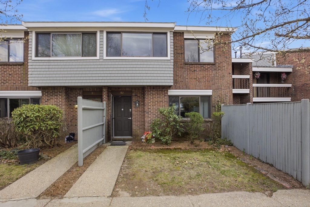 82 Bailey St, Stoughton, Massachusetts, 3 Bedrooms Bedrooms, 6 Rooms Rooms,1.5 BathroomsBathrooms,Residential,For Sale,Bailey St,73502593