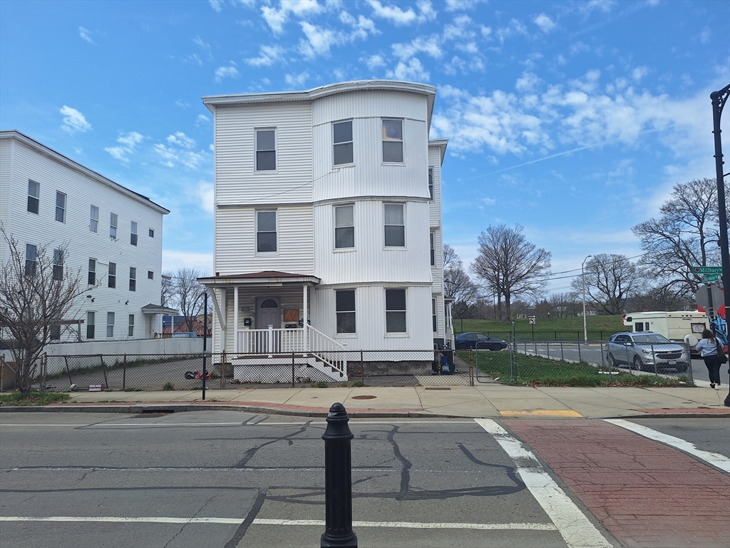 246 Millbury St, Worcester, Massachusetts, 9 Bedrooms Bedrooms, 15 Rooms Rooms,3 BathroomsBathrooms,Residential Income,For Sale,Millbury St,73502598