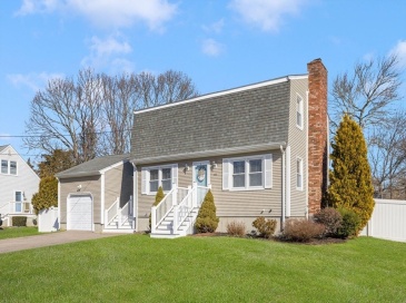 100 Evergreen Dr, Swansea, Massachusetts, 3 Bedrooms Bedrooms, 7 Rooms Rooms,1.5 BathroomsBathrooms,Residential,For Sale,Evergreen Dr,73487375