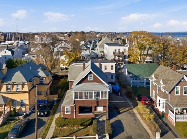 10-12 Charles St, Winthrop, Massachusetts, 7 Bedrooms Bedrooms, 14 Rooms Rooms,4 BathroomsBathrooms,Residential Income,For Sale,Charles St,73475129