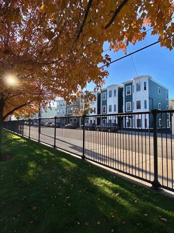 258 Bremen St, Boston, Massachusetts, 2 Bedrooms Bedrooms, 4 Rooms Rooms,1 BathroomBathrooms,Residential Lease,For Rent,Bremen St,73493412