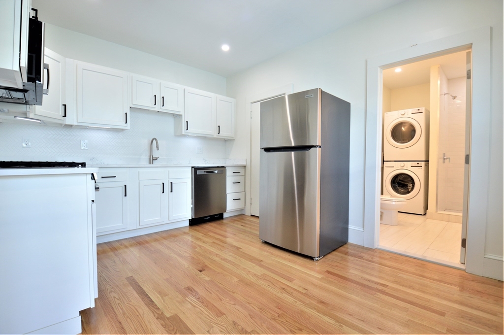 27 Ransom Rd., Boston, Massachusetts, 4 Bedrooms Bedrooms, 6 Rooms Rooms,2 BathroomsBathrooms,Residential Lease,For Rent,Ransom Rd.,73493057