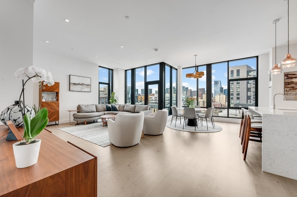 40 Traveler St, Boston, Massachusetts, 3 Bedrooms Bedrooms, 5 Rooms Rooms,3 BathroomsBathrooms,Residential,For Sale,Traveler St,73502454