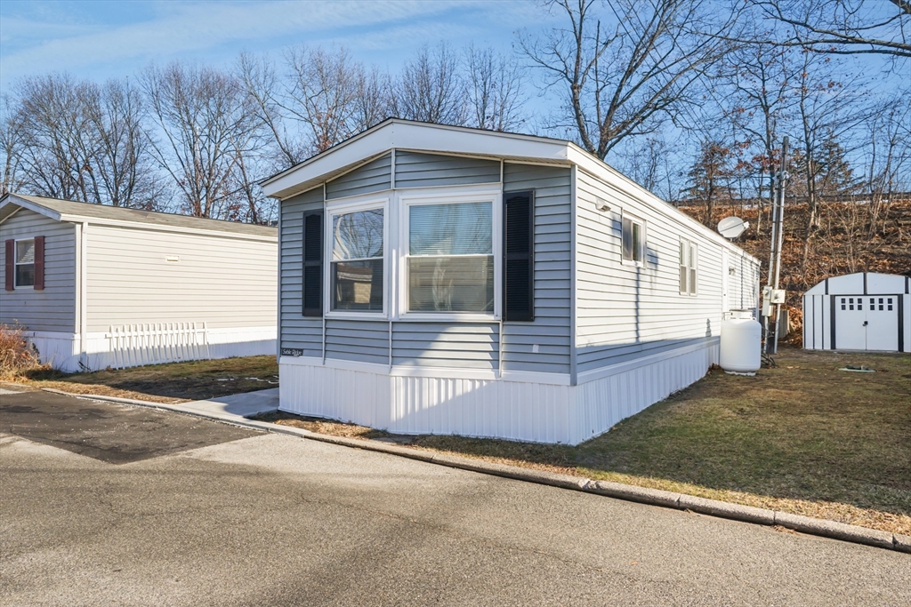 548 Kenyon Avenue, Attleboro, Massachusetts, 2 Bedrooms Bedrooms, 4 Rooms Rooms,2 BathroomsBathrooms,Residential,For Sale,Kenyon Avenue,73502469