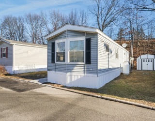 548 Kenyon Avenue, Attleboro, Massachusetts, 2 Bedrooms Bedrooms, 4 Rooms Rooms,2 BathroomsBathrooms,Residential,For Sale,Kenyon Avenue,73502469