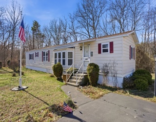 131 Leo Drive, Attleboro, Massachusetts, 2 Bedrooms Bedrooms, 4 Rooms Rooms,2 BathroomsBathrooms,Residential,For Sale,Leo Drive,73502476