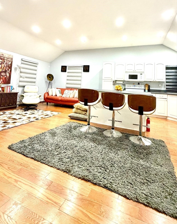 33 Winter St, Franklin, Massachusetts, 2 Bedrooms Bedrooms, 5 Rooms Rooms,2 BathroomsBathrooms,Residential,For Sale,Winter St,73502628