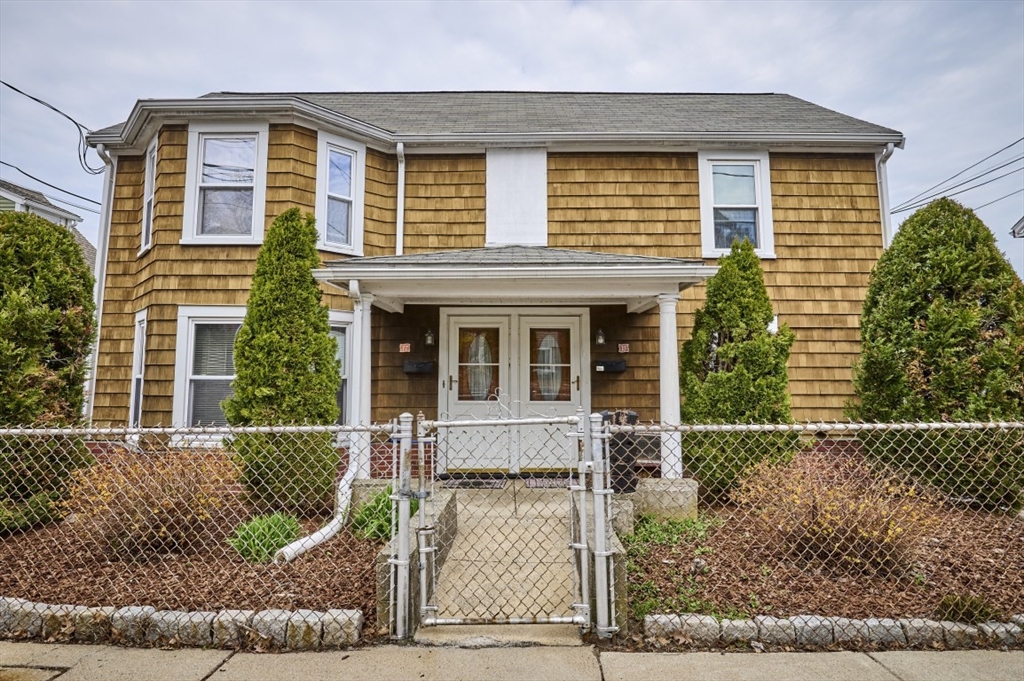 15-17 Peaceable Street, Boston, Massachusetts, 4 Bedrooms Bedrooms, 8 Rooms Rooms,3 BathroomsBathrooms,Residential Income,For Sale,Peaceable Street,73502345