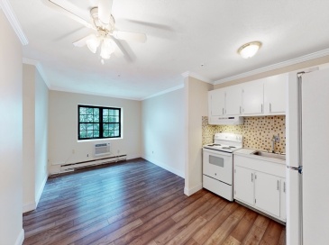21 Myrtle St., Malden, Massachusetts, 2 Bedrooms Bedrooms, 5 Rooms Rooms,1 BathroomBathrooms,Residential Lease,For Rent,Myrtle St.,73502609