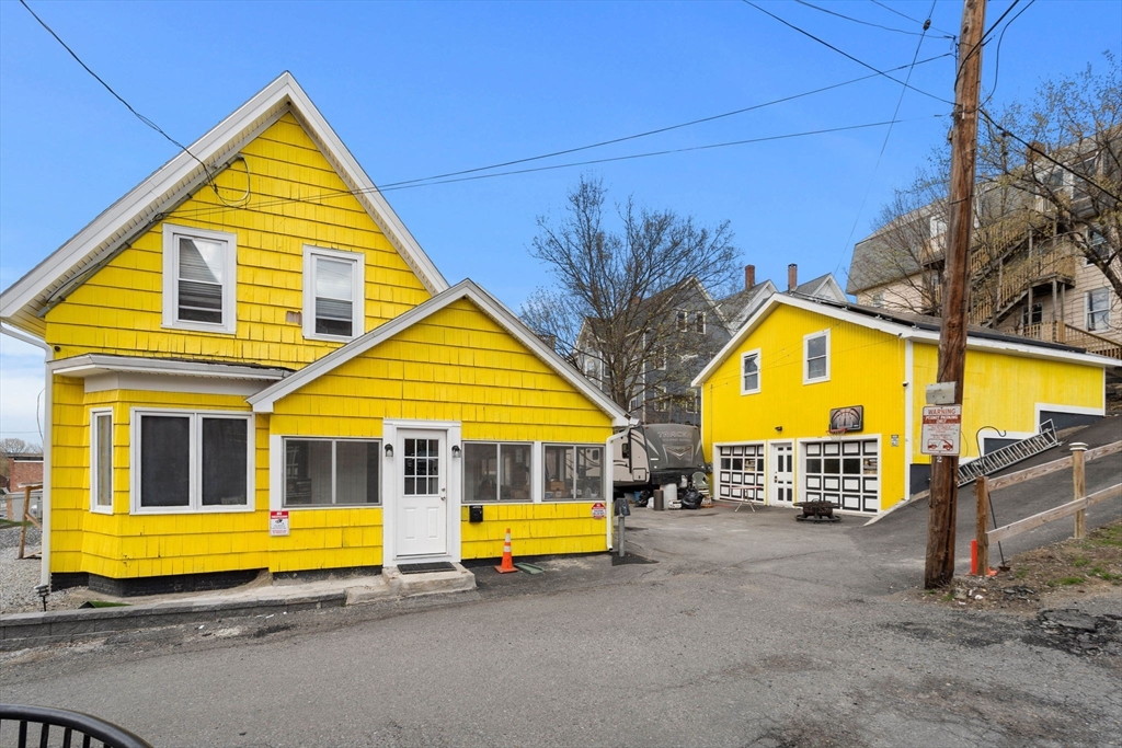 129 High St, Clinton, Massachusetts, 5 Bedrooms Bedrooms, 8 Rooms Rooms,2 BathroomsBathrooms,Residential,For Sale,High St,73502832