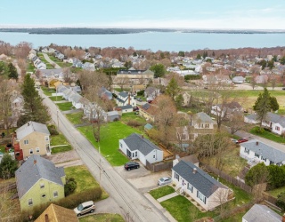 64 Pocasset Ave, Tiverton, Rhode Island, 2 Bedrooms Bedrooms, 4 Rooms Rooms,1 BathroomBathrooms,Residential,For Sale,Pocasset Ave,73501526