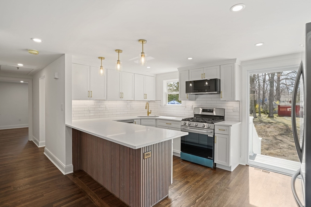 245 Careswell St, Marshfield, Massachusetts, 3 Bedrooms Bedrooms, 5 Rooms Rooms,1 BathroomBathrooms,Residential,For Sale,Careswell St,73502835