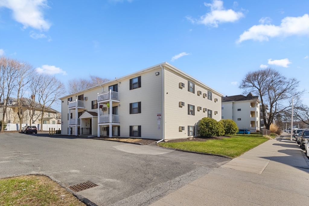 15 Houghton Street, Worcester, Massachusetts, 2 Bedrooms Bedrooms, 5 Rooms Rooms,1 BathroomBathrooms,Residential,For Sale,Houghton Street,73502639