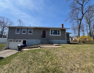 9 Trinity Dr, Milford, Massachusetts, 3 Bedrooms Bedrooms, 6 Rooms Rooms,1 BathroomBathrooms,Residential Lease,For Rent,Trinity Dr,73502652