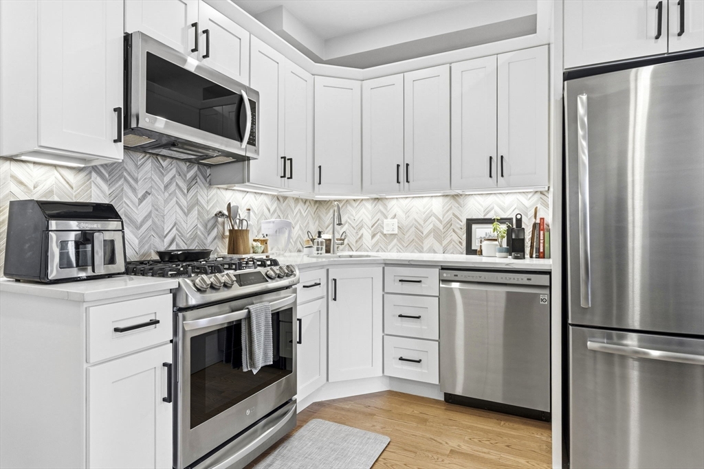 120 Bremen St, Boston, Massachusetts, 1 Bedroom Bedrooms, 3 Rooms Rooms,1 BathroomBathrooms,Residential,For Sale,Bremen St,73502654