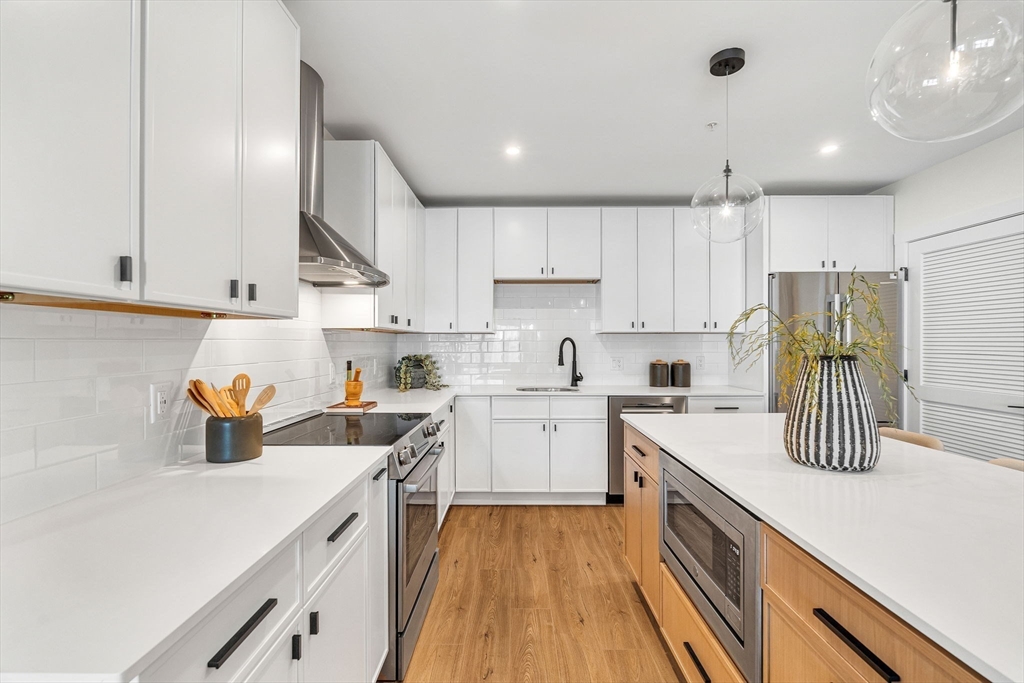 20 Audubon Way, Canton, Massachusetts, 2 Bedrooms Bedrooms, 5 Rooms Rooms,2.5 BathroomsBathrooms,Residential,For Sale,Audubon Way,73502663