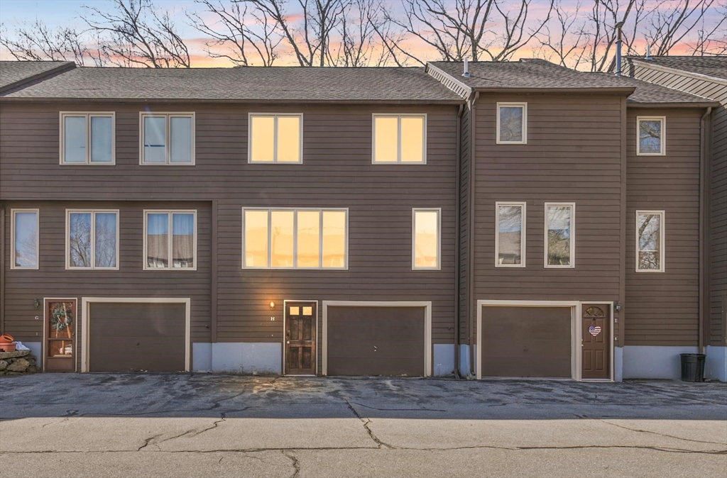 281 Boylston St, Lowell, Massachusetts, 3 Bedrooms Bedrooms, 5 Rooms Rooms,1.5 BathroomsBathrooms,Residential,For Sale,Boylston St,73502669