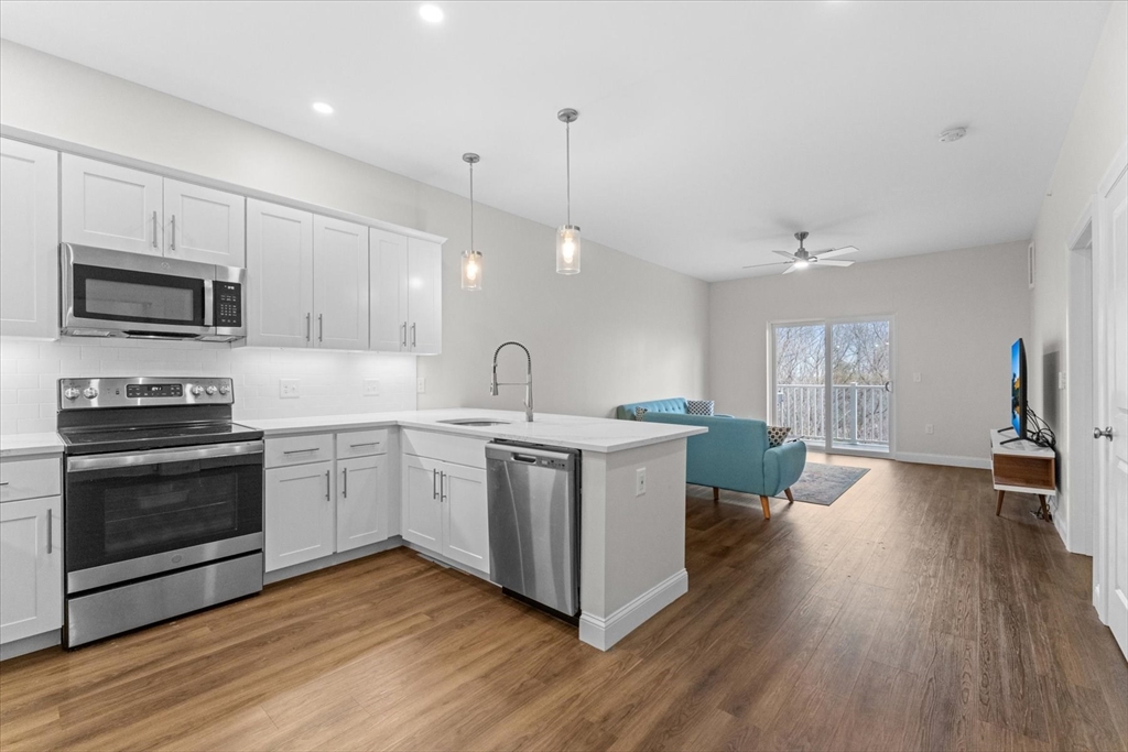 3312 Briarwood Vlg, Clinton, Massachusetts, 1 Bedroom Bedrooms, 4 Rooms Rooms,1 BathroomBathrooms,Residential,For Sale,Briarwood Vlg,73502686