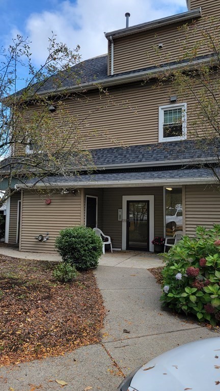 996 East Street, Walpole, Massachusetts, 1 Bedroom Bedrooms, 3 Rooms Rooms,1 BathroomBathrooms,Residential Lease,For Rent,East Street,73502910