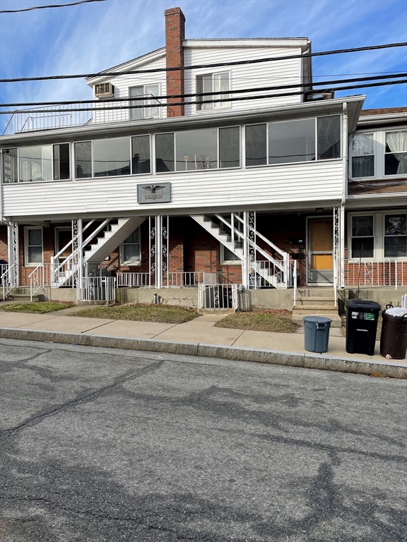9 Hall Street, Waltham, Massachusetts, 1 Bedroom Bedrooms, 3 Rooms Rooms,1 BathroomBathrooms,Residential Lease,For Rent,Hall Street,73502917