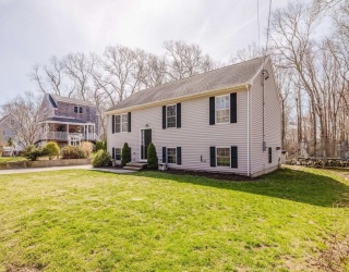 3 Diamond St, Fairhaven, Massachusetts, 3 Bedrooms Bedrooms, 6 Rooms Rooms,2 BathroomsBathrooms,Residential,For Sale,Diamond St,73502904